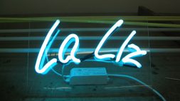 scritte-al-neon-personalizzate-1